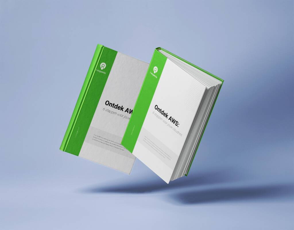 Een liggend boek met een groene en witte omslag met de titel "Ontdek AWS: 6 stappen voor jouw Cloudreis" van I-Experts. Het logo van I-Experts bevindt zich in de bovenhoek.