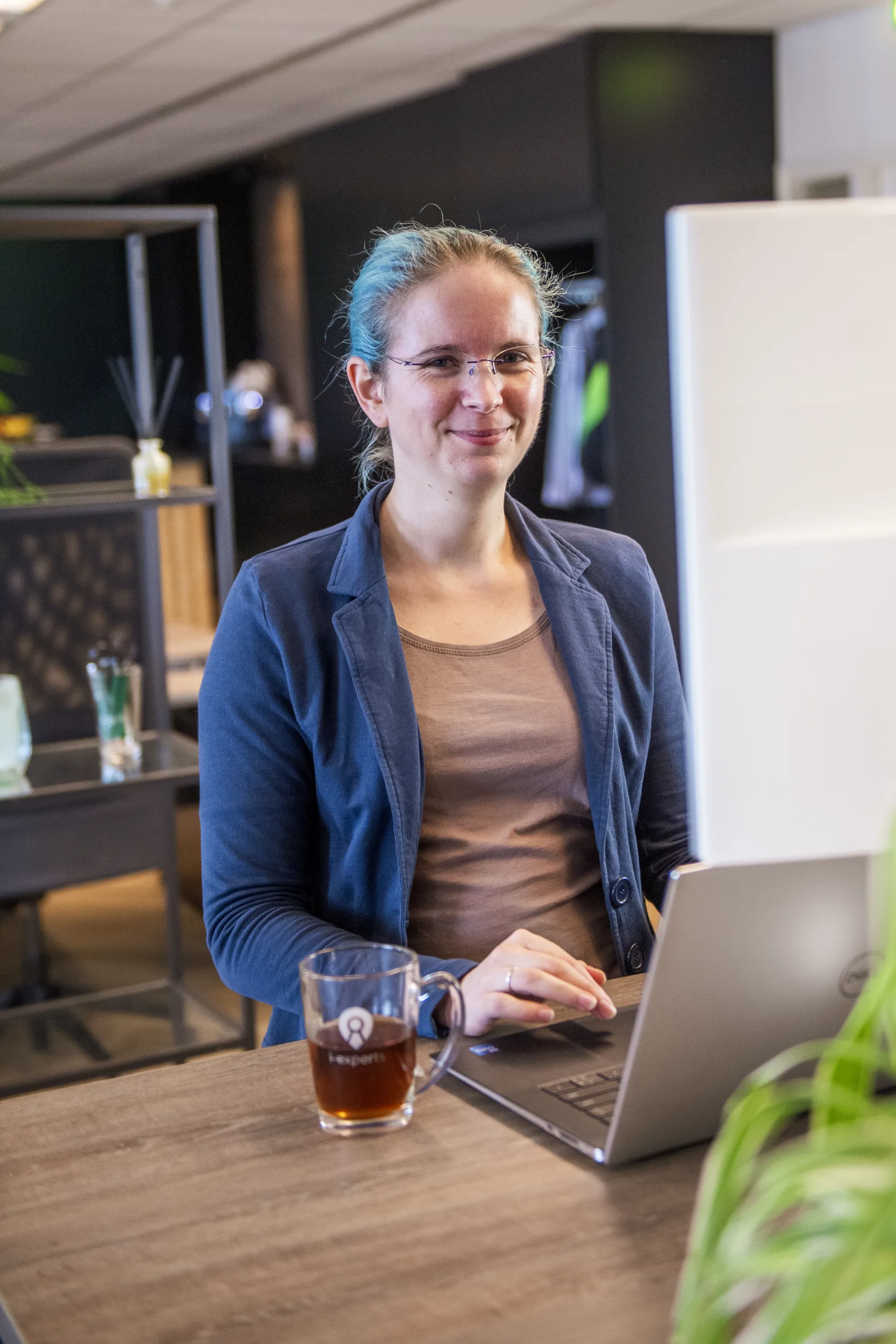 Collega van I-Experts aan het werk