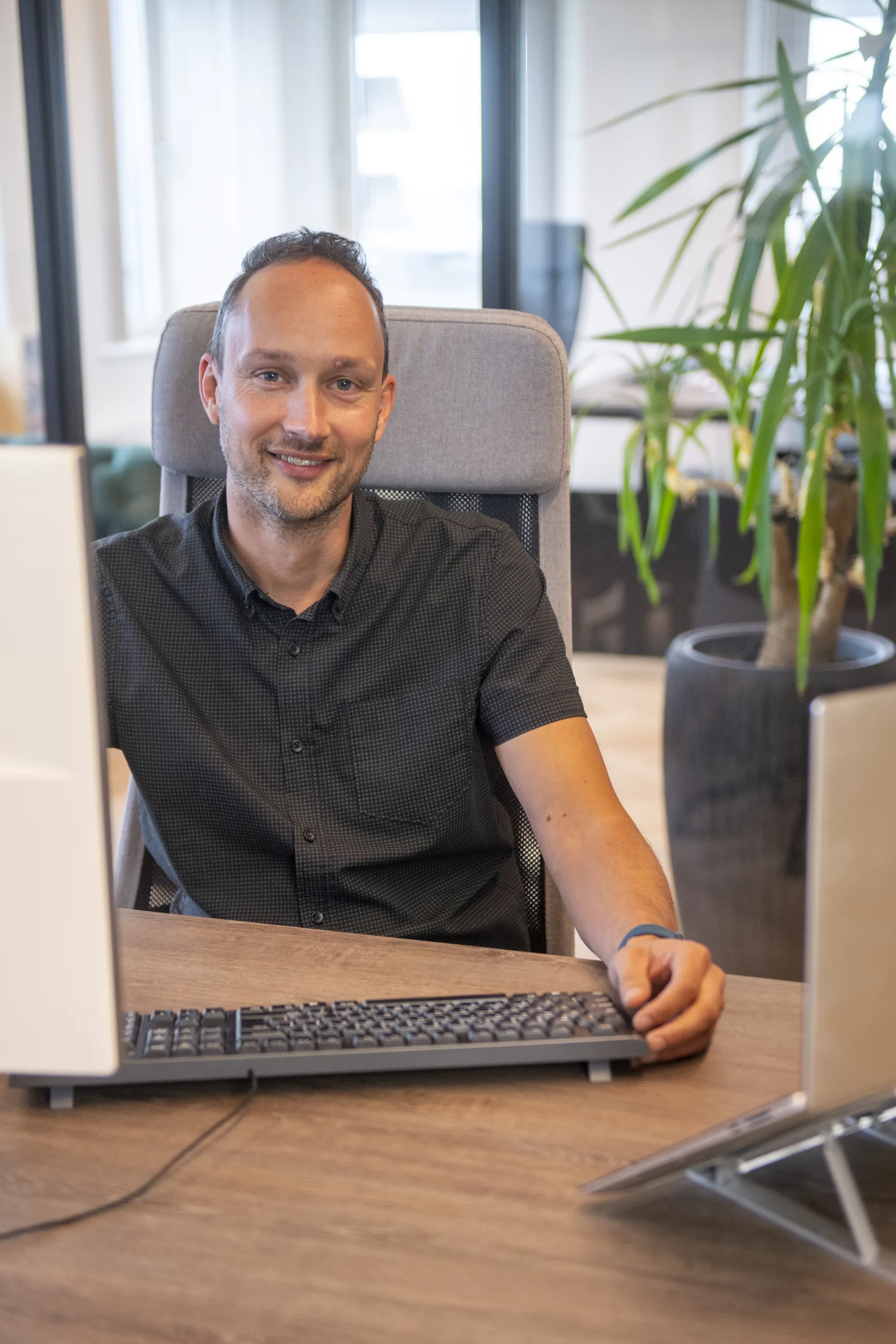 Consultant van I-Experts aan het werk